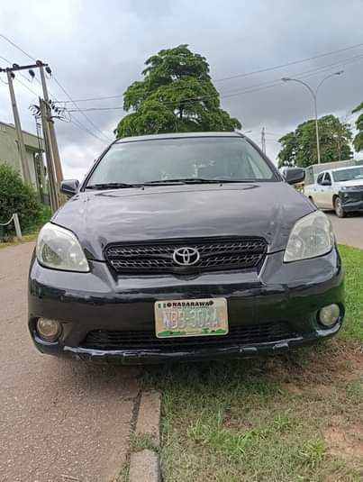 A picture of 2005 Toyota matrix