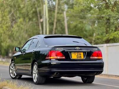 A picture of Toyota crown athlete