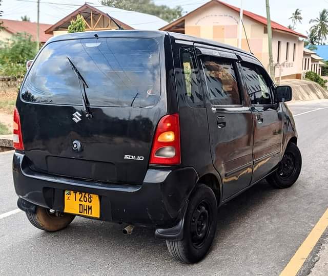 A picture of Suzuki solio 