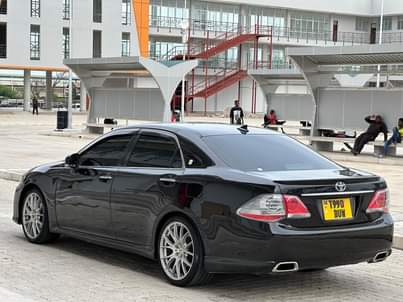 A picture of TOYOTA CROWN ATHLETE