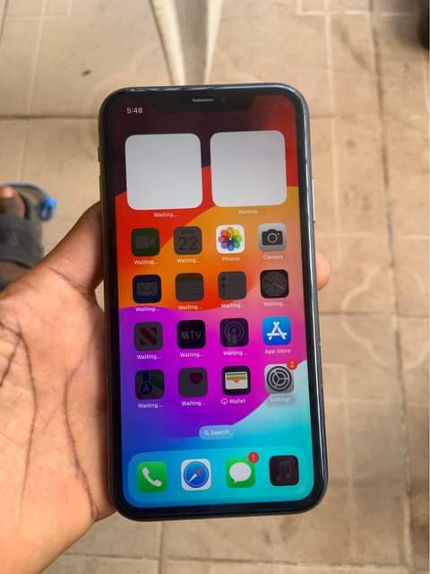 A picture of PHONE 11 64g bh 77 full option call or WhatsApp