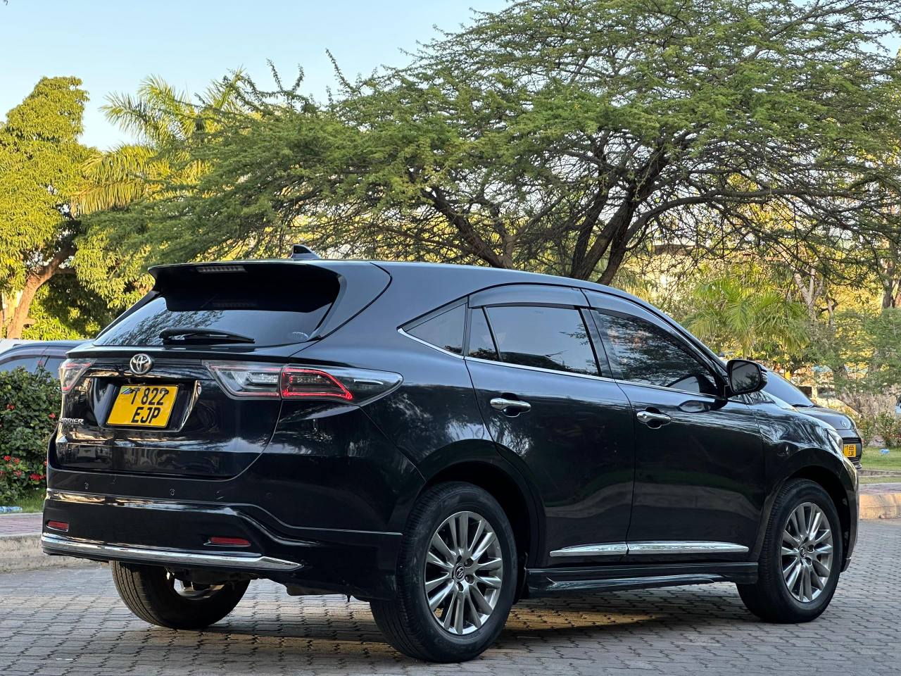 A picture of 2015 TOYOTA HARRIER NEW MODEL