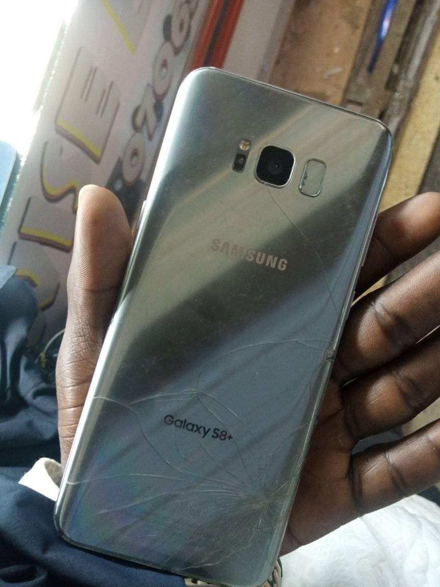 A picture of Samsung s8