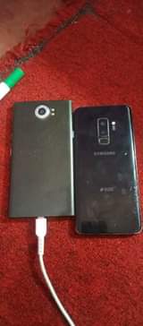 A picture of Faulty phones samsung galaxy s9 plus Faulty screen and black
