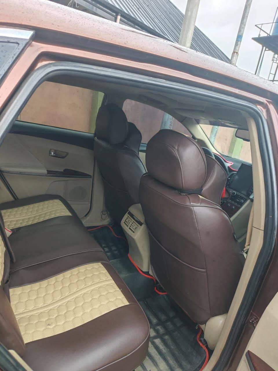 A picture of Toyota Venza 2011