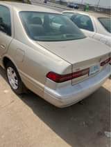A picture of First body Toyota Camry. 1999