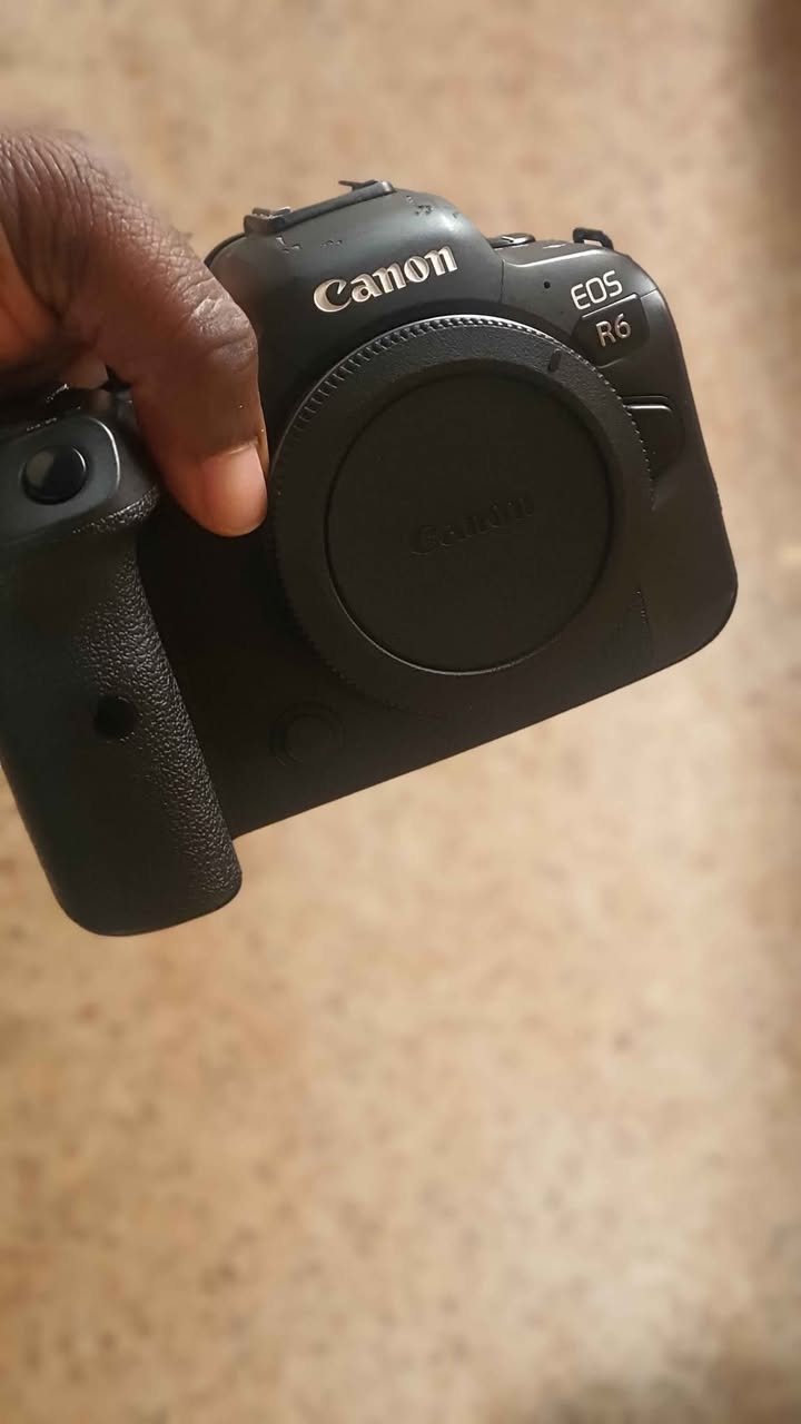 A picture of Canon r6 full frame proffesional camera