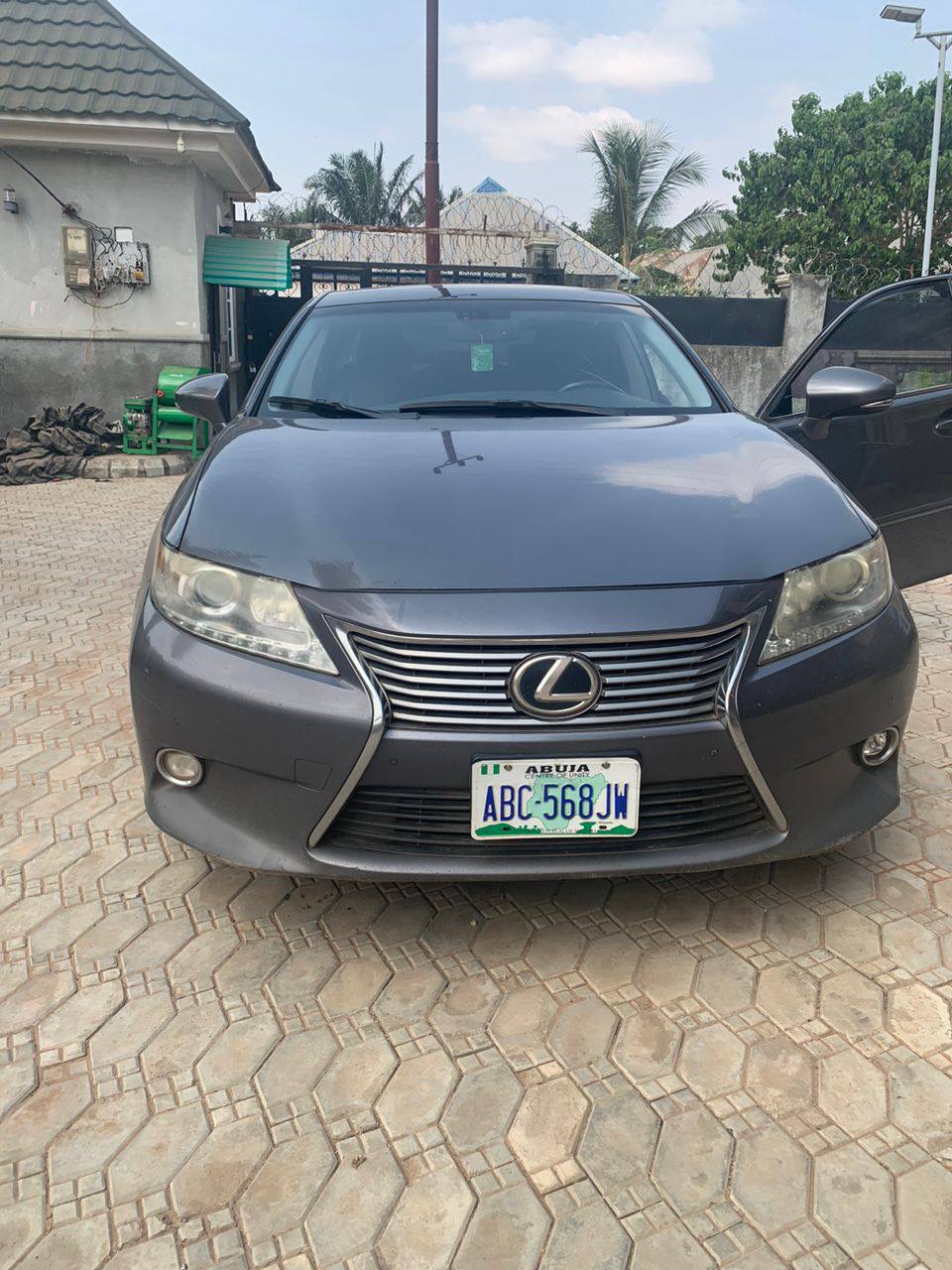 A picture of 2014 Lexus ES350