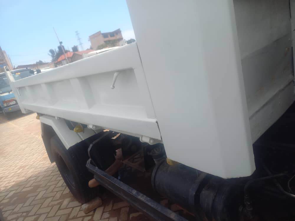 A picture of Fuso tipper on sale 120M negotiable