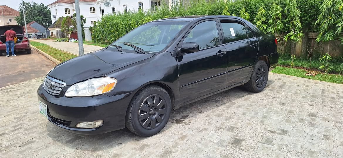 A picture of 08133759504 2006 Corolla with a sound engine top noise 100