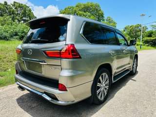 A picture of Lexus Lx 570