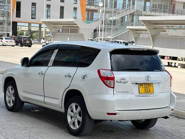 A picture of Toyota Vanguard Seat 7 Year2008 9 Cc 2360 Mileage 82k