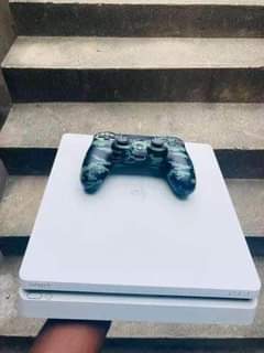 A picture of PlayStation 4 Slim