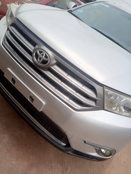 A picture of Very clean 014 Toyota Highlandar Full option