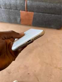 A picture of Iphone xr