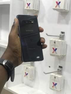 A picture of SAMSUNG S10