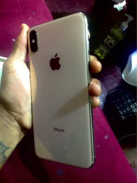 A picture of Haina kipengele chochote Xsmax Gb256 Bh91 Faceid ipo Bei 400000