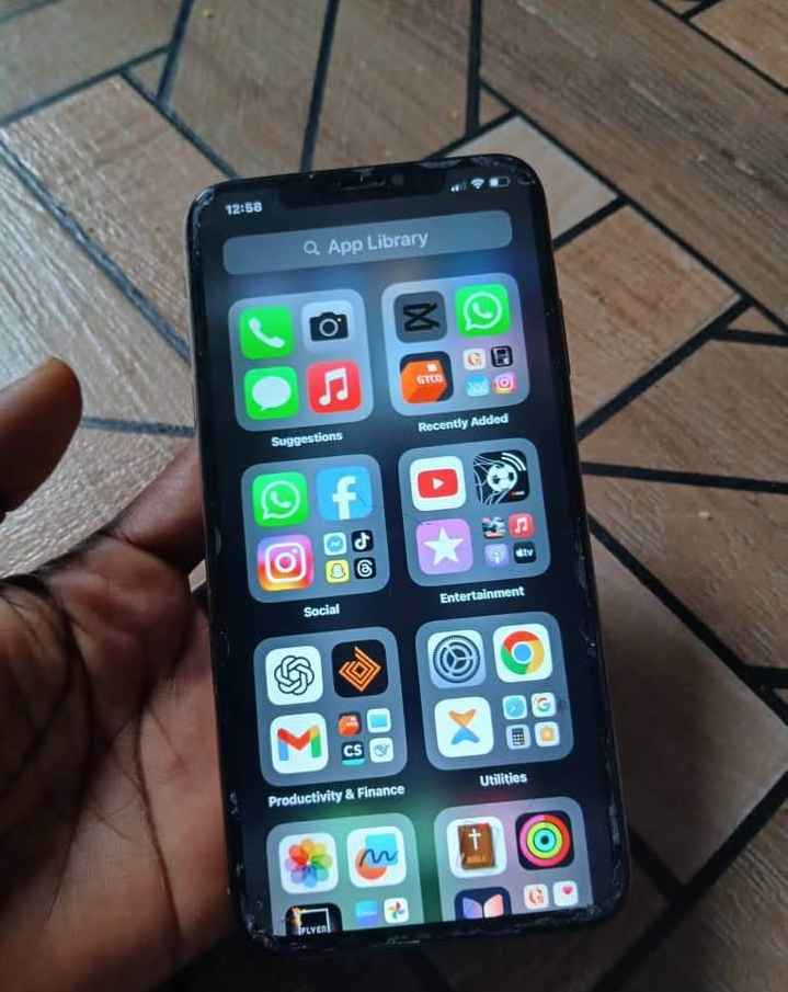 A picture of Iphone Xs max