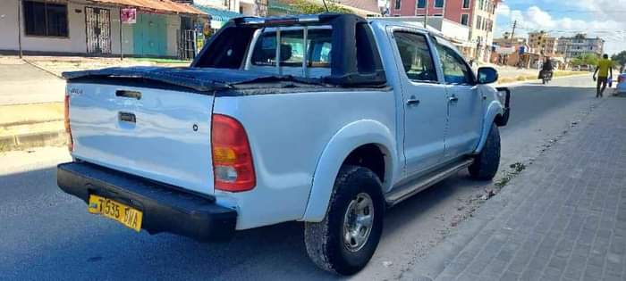A picture of TOYOTA HILUX DOUBLE CABIN 30 MILLION
