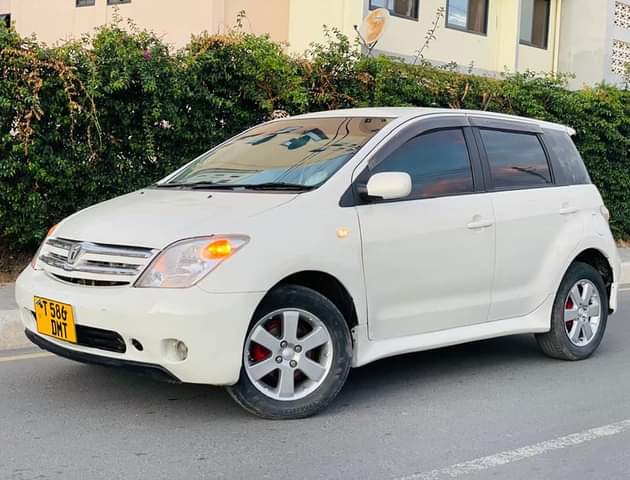 A picture of TOYOTA I S T