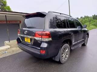 A picture of TOYOTA LAND CRUISER V8 MILLION139 0716711174
