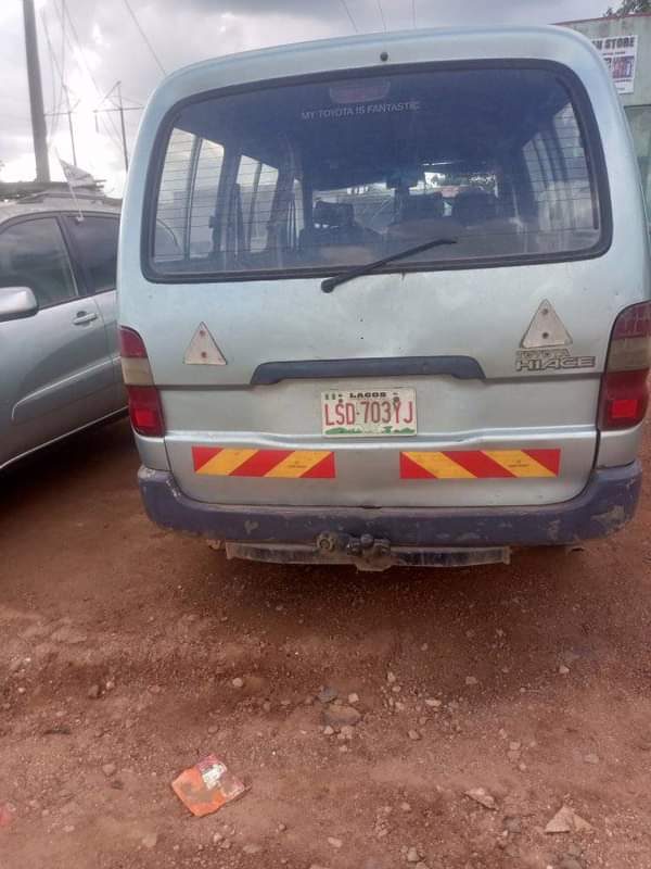 A picture of Toyota HIACE bus manual transmission untouched engine and gear with