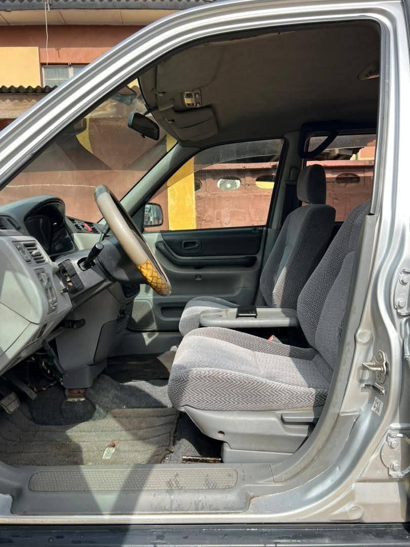 A picture of 2003 Honda cr v