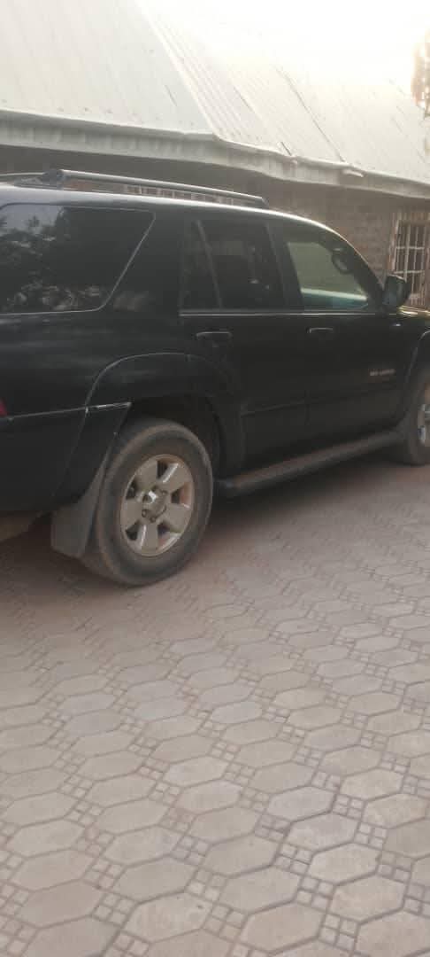 A picture of Toyota 4Runner 2009 model V8.