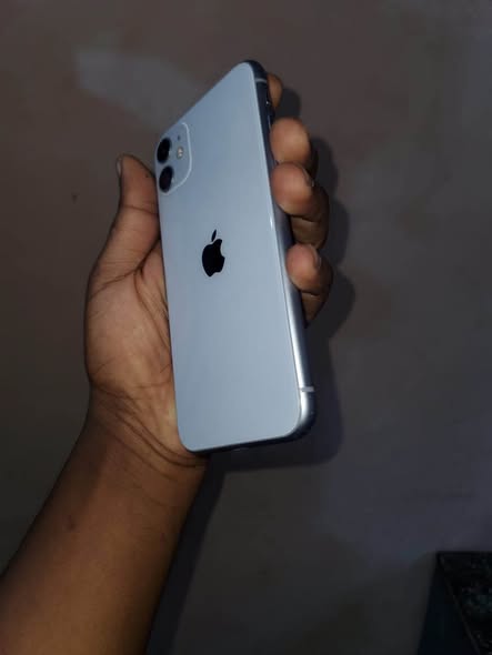 A picture of Iphone 11 plain