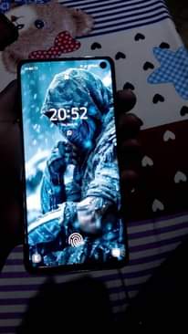 A picture of Samsung S10 plain