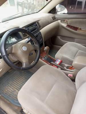 A picture of Toyota Corolla 2004 Gold very neat