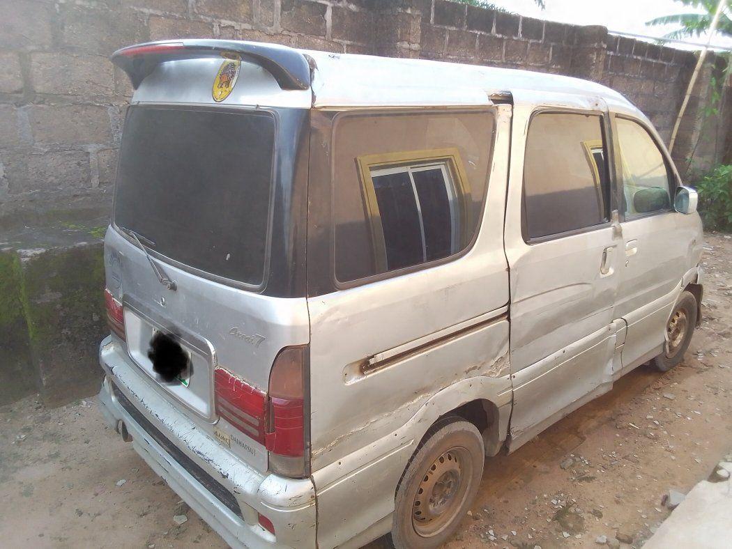 A picture of 2006 Daihatsu atria 4 plug