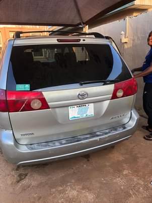 A picture of 2006 Toyota sienna