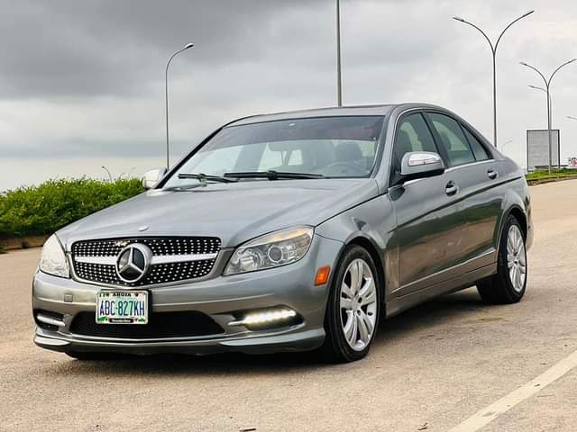 A picture of 09 Mercedes Benz