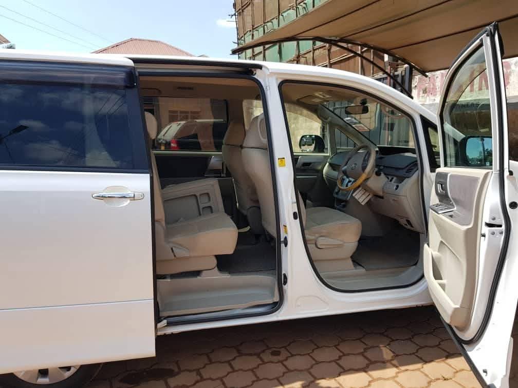 A picture of Toyota Noah 2009 on sale