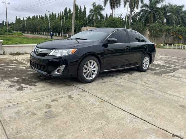 A picture of TOYOTA CAMRY XLE V6 KEYLESS IGNITION 9 9 MILLION 08144308178