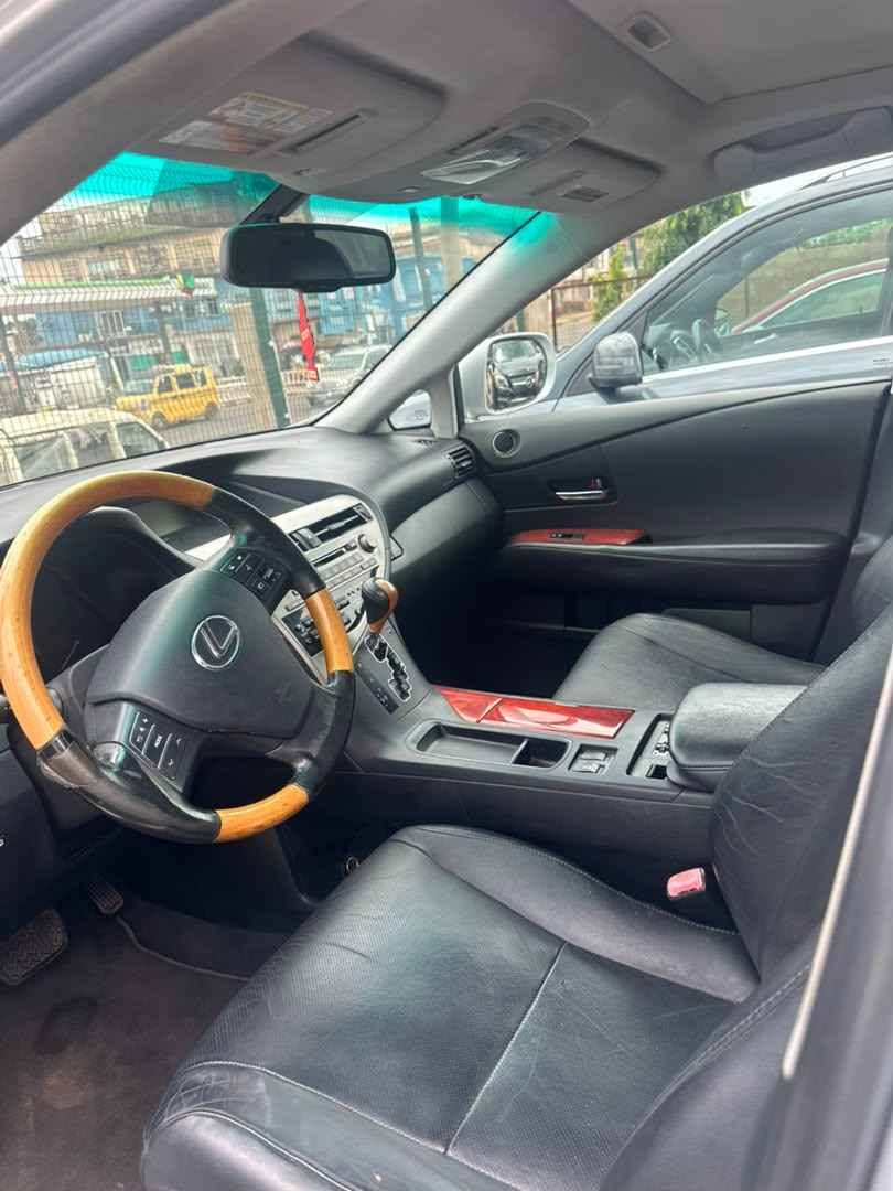 A picture of Lexus RX350
