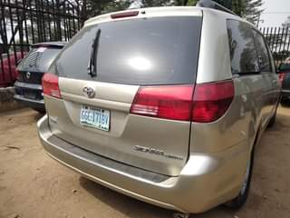 A picture of Toyota sienna 2005 xle Registered