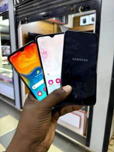 A picture of Beeyi powa Samsung A30 64gb 4gb ram at 330k calls