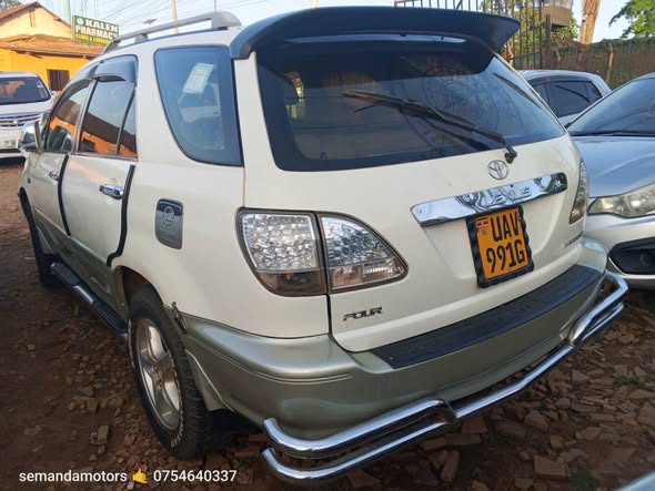 A picture of Toyota harrier at 13 5m negotiable