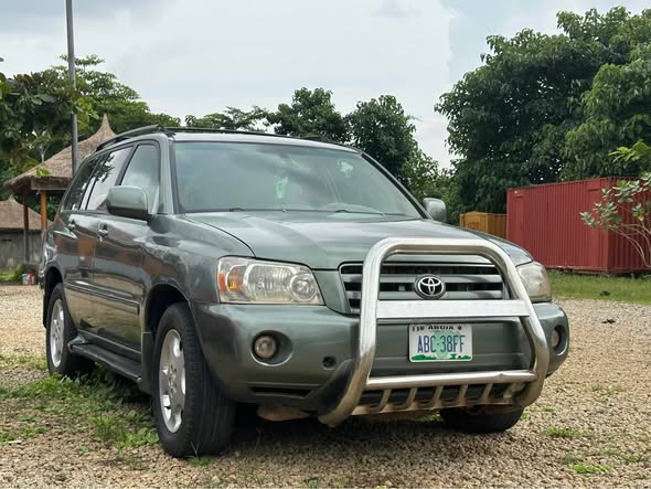 A picture of TOYOTA HIGHLANDER 2005