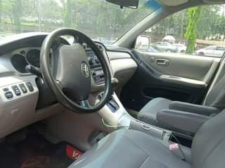 A picture of Toyota Highlander 2004 model 3 sitter 4 sale