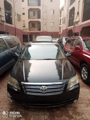 A picture of Toyota Avalon 2008