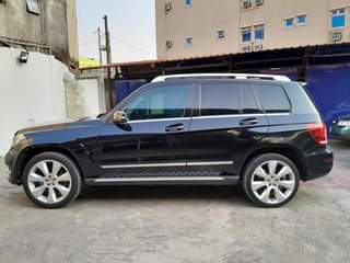 A picture of 2010 glk350