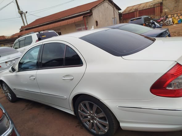 A picture of Benz E300