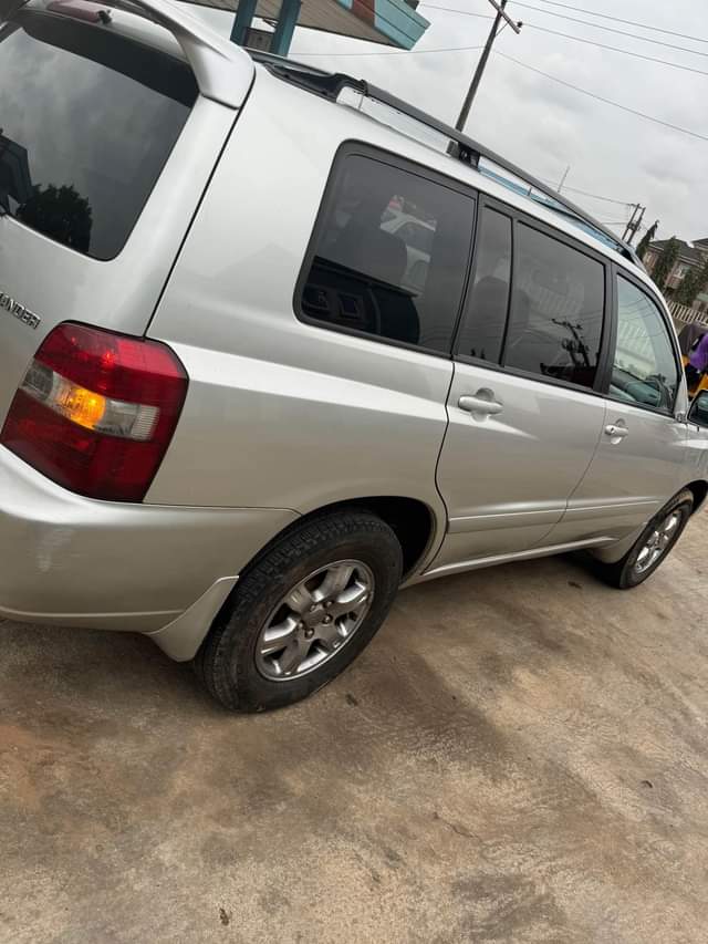 A picture of Barely Driven And Toks Standard 2006model Toyota Highlander Pure 1st