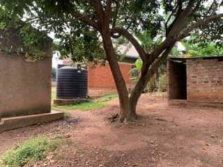 A picture of House for sale sitted on 80 by 70 ft at