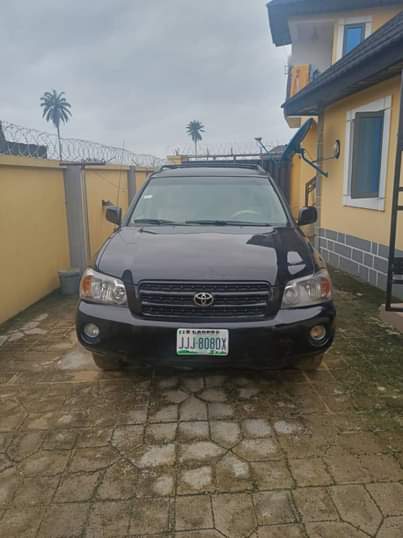 A picture of Distress sale 2004 Toyota Highlander Engine needs attention gear is