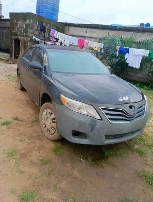 A picture of Toyota Camry 2011 with good engine but bad gear and