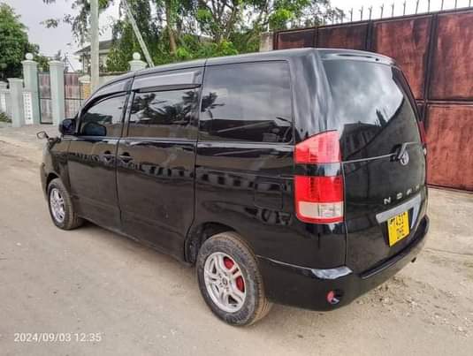 A picture of TOYOTA NOAH